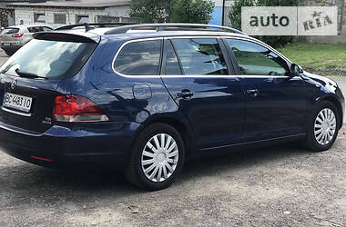 Універсал Volkswagen Golf 2012 в 
