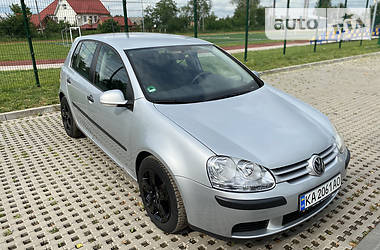 Хетчбек Volkswagen Golf 2005 в 