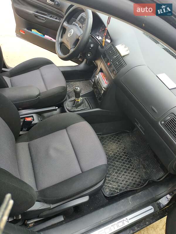 Хэтчбек Volkswagen Golf 2001 в Львове