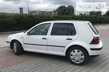 Хетчбек Volkswagen Golf 2001 в 