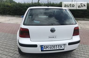 Хетчбек Volkswagen Golf 2001 в 