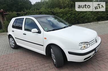 Хетчбек Volkswagen Golf 2001 в 