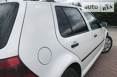 Хетчбек Volkswagen Golf 2001 в 