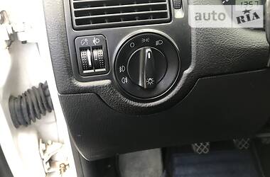 Хетчбек Volkswagen Golf 2001 в 