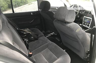 Хетчбек Volkswagen Golf 2001 в 