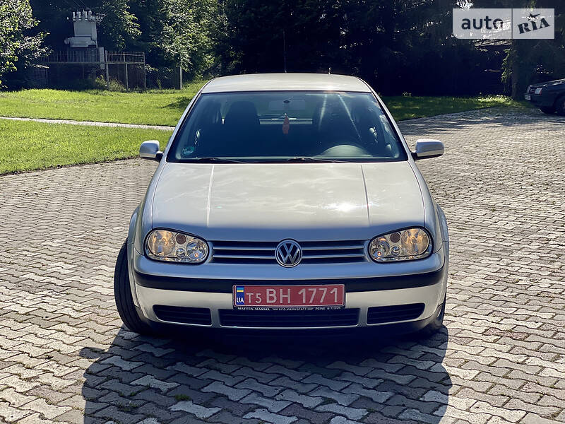 Хетчбек Volkswagen Golf 2002 в Луцьку