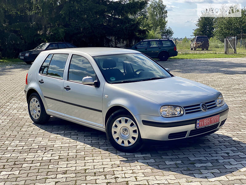 Хетчбек Volkswagen Golf 2002 в Луцьку