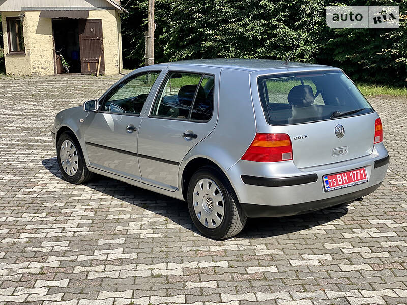 Хетчбек Volkswagen Golf 2002 в Луцьку