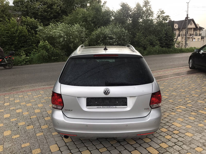 Універсал Volkswagen Golf 2011 в Сваляві