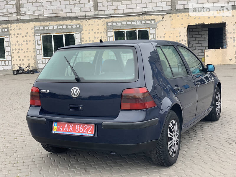 Хетчбек Volkswagen Golf 2001 в Старокостянтинові