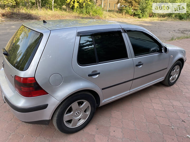 Хэтчбек Volkswagen Golf 2002 в Краматорске