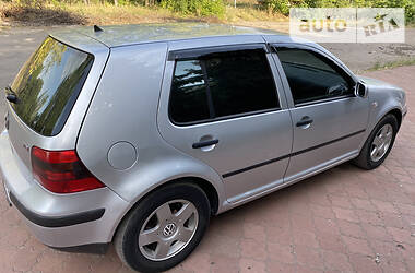 Хетчбек Volkswagen Golf 2002 в 