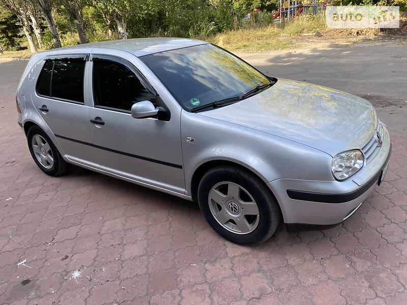 Хэтчбек Volkswagen Golf 2002 в Краматорске