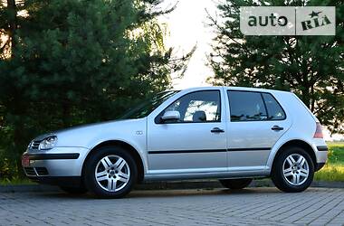 Хетчбек Volkswagen Golf 2001 в 