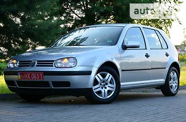 Хетчбек Volkswagen Golf 2001 в 