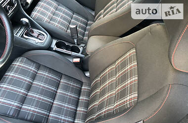 Хетчбек Volkswagen Golf 2013 в 