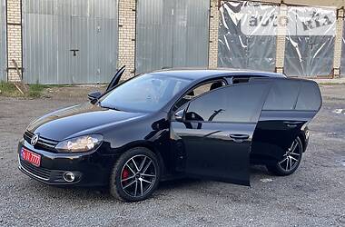 Хетчбек Volkswagen Golf 2011 в 