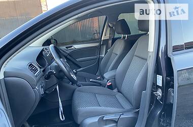 Хетчбек Volkswagen Golf 2011 в 