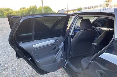 Хетчбек Volkswagen Golf 2011 в 