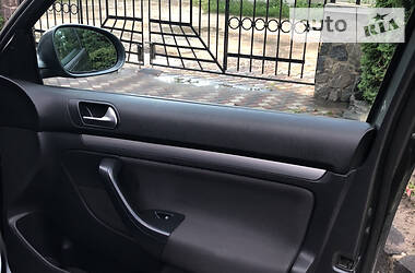 Універсал Volkswagen Golf 2012 в 