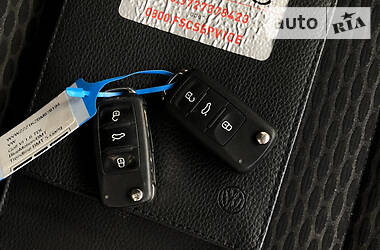 Універсал Volkswagen Golf 2012 в 