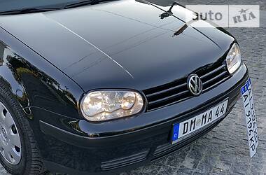 Хетчбек Volkswagen Golf 2001 в 