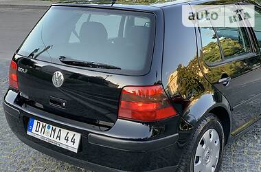 Хетчбек Volkswagen Golf 2001 в 