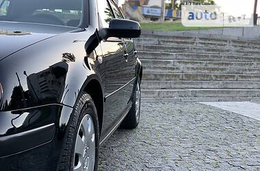Хетчбек Volkswagen Golf 2001 в 