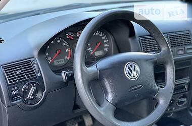 Хетчбек Volkswagen Golf 2001 в 