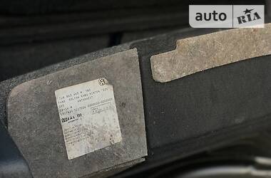 Хетчбек Volkswagen Golf 2001 в 