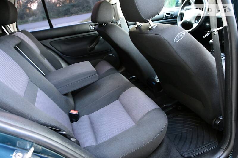 Універсал Volkswagen Golf 2001 в Дрогобичі