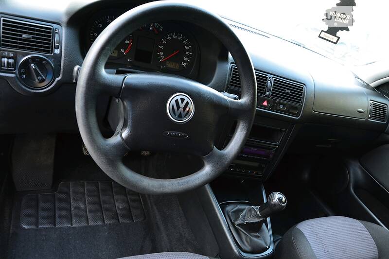 Універсал Volkswagen Golf 2001 в Дрогобичі