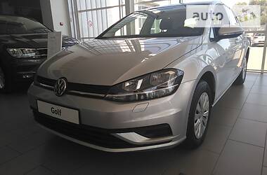Хетчбек Volkswagen Golf 2018 в 