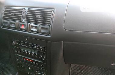 Універсал Volkswagen Golf 2001 в 
