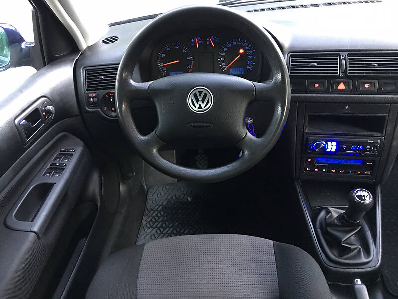 Універсал Volkswagen Golf 2000 в Вінниці
