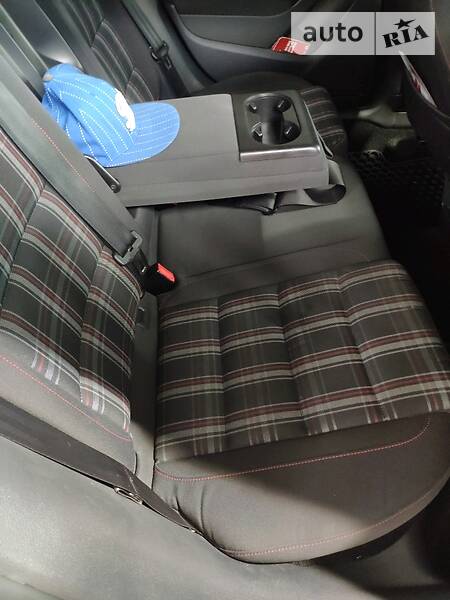 Хетчбек Volkswagen Golf 2012 в Києві