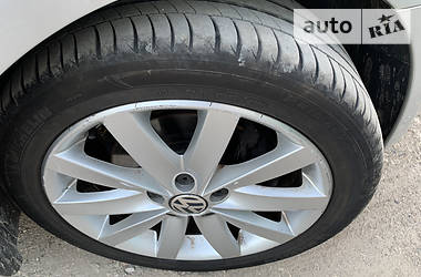 Хетчбек Volkswagen Golf 2011 в 