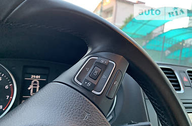 Хетчбек Volkswagen Golf 2011 в 