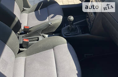 Хетчбек Volkswagen Golf 2001 в 