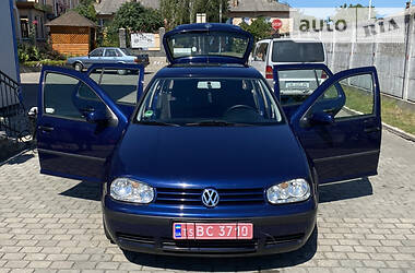Хетчбек Volkswagen Golf 2001 в 