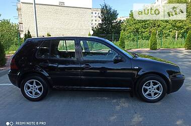 Хетчбек Volkswagen Golf 2001 в 