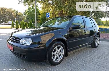 Хетчбек Volkswagen Golf 2001 в 