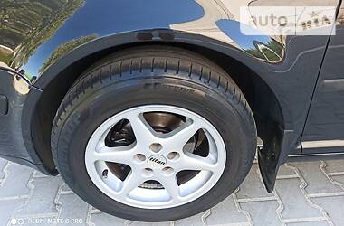 Хетчбек Volkswagen Golf 2001 в 