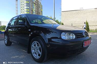 Хетчбек Volkswagen Golf 2001 в 