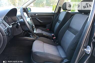 Хетчбек Volkswagen Golf 2001 в 