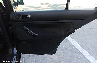 Хетчбек Volkswagen Golf 2001 в 