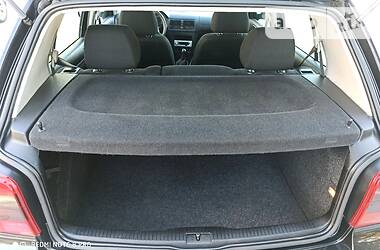 Хетчбек Volkswagen Golf 2001 в 