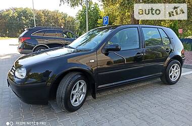 Хетчбек Volkswagen Golf 2001 в 