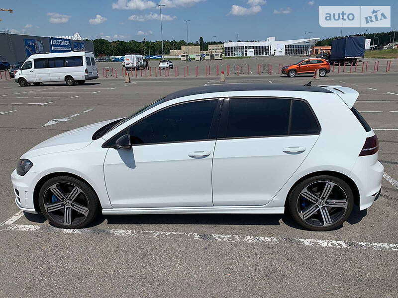 Хетчбек Volkswagen Golf 2015 в Києві