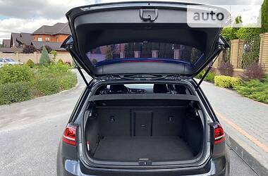 Хетчбек Volkswagen Golf 2014 в 